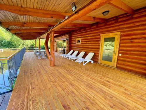 阳台/露台, Veinbergu guest house by lake n sauna 'Vidusķēķi' (Veinbergu guest house by lake n sauna 'Viduskeki') in 瓦尔米耶 阳台/露台, Veinbergu guest house by lake n sauna 'Vidusķēķi' (Veinbergu guest house by lake n sauna 'Viduskeki') in 瓦尔米耶