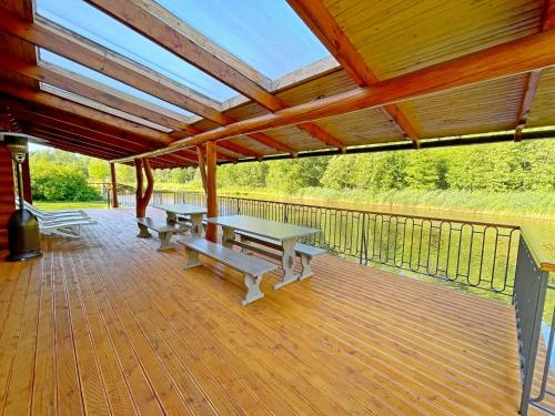 阳台/露台, Veinbergu guest house by lake n sauna 'Vidusķēķi' (Veinbergu guest house by lake n sauna 'Viduskeki') in 瓦尔米耶 阳台/露台, Veinbergu guest house by lake n sauna 'Vidusķēķi' (Veinbergu guest house by lake n sauna 'Viduskeki') in 瓦尔米耶