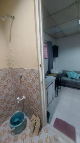 Kamar Mandi, AffordaGuestRoom by Rina in Cabantian Kamar Mandi, AffordaGuestRoom by Rina in Cabantian