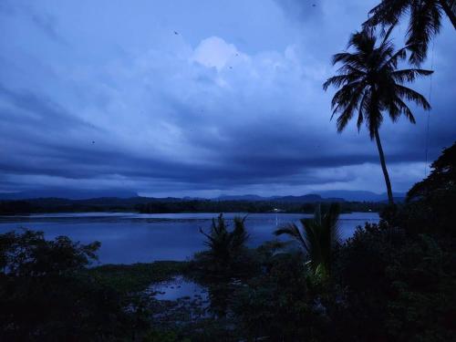 Lake Front in Kurunegala Lake Front in Kurunegala