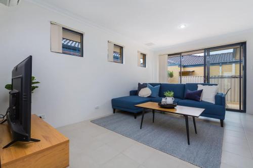Modern Luxury in East Cannington in ควีนพาร์ค Modern Luxury in East Cannington in ควีนพาร์ค