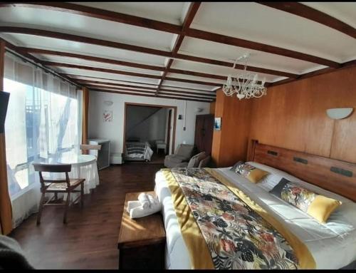 Hotel Terrazas Del Mar in Renaca Beach Hotel Terrazas Del Mar in Renaca Beach