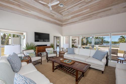 Plage Rose Estate home in North Palmetto Point Plage Rose Estate home in North Palmetto Point