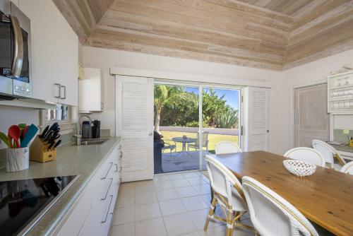 Plage Rose Estate home in North Palmetto Point Plage Rose Estate home in North Palmetto Point