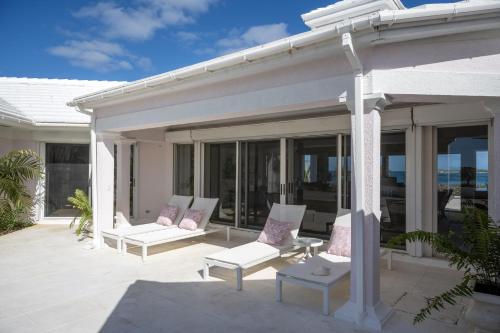 Plage Rose Estate home in North Palmetto Point Plage Rose Estate home in North Palmetto Point