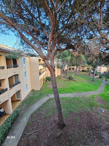 Vue, Appartement 6 Pers à St Raphaël avec piscine (Appartement 6 Pers a St Raphael avec piscine) in Vallon du Mal Temps Vue, Appartement 6 Pers à St Raphaël avec piscine (Appartement 6 Pers a St Raphael avec piscine) in Vallon du Mal Temps