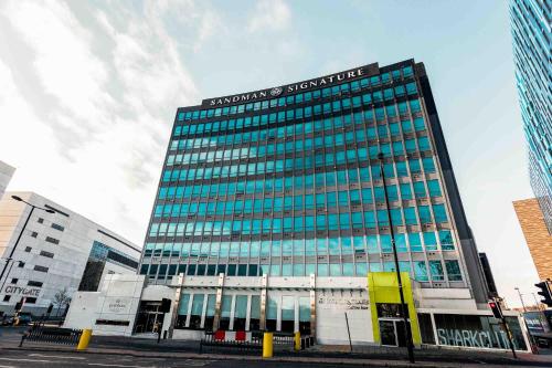 Exterior view, Sandman Signature Newcastle Hotel in Newcastle upon Tyne Exterior view, Sandman Signature Newcastle Hotel in Newcastle upon Tyne
