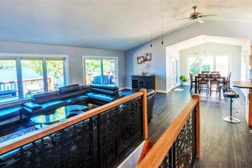 Amazing Lakefront cottage on Paradise Lake in Haliburton (ON) Amazing Lakefront cottage on Paradise Lake in Haliburton (ON)