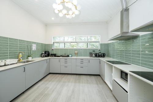 Urban Nomad - Potts Point (18 - 39 only) in Sydney Urban Nomad - Potts Point (18 - 39 only) in Sydney