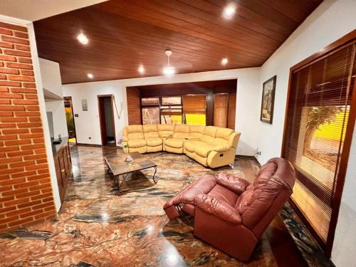 Linda Casa de Alto Padrão 500mts Praia Enseada (Linda Casa de Alto Padrao 500mts Praia Enseada) in Jardim Virginia Linda Casa de Alto Padrão 500mts Praia Enseada (Linda Casa de Alto Padrao 500mts Praia Enseada) in Jardim Virginia