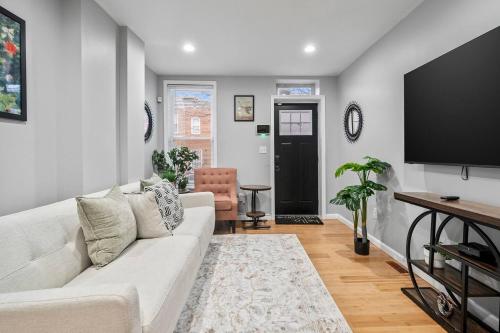 Cozy Downtown Retreat Walkable in West Baltimore Cozy Downtown Retreat Walkable in West Baltimore