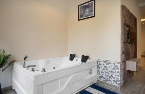 SPT Clarks Inn Suites, Mandi in ماندي SPT Clarks Inn Suites, Mandi in ماندي
