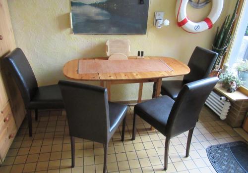 Waldresidenz - Gäste - Wohnung Neubrandenburg Buchenweg 14 (Waldresidenz - Gaste - Wohnung Neubrandenburg Buchenweg 14) in Neubrandenburg Waldresidenz - Gäste - Wohnung Neubrandenburg Buchenweg 14 (Waldresidenz - Gaste - Wohnung Neubrandenburg Buchenweg 14) in Neubrandenburg