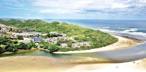 Exterior view, Blue Lagoon Hotel and Conference Centre in Beacon Bay Exterior view, Blue Lagoon Hotel and Conference Centre in Beacon Bay