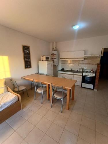 Cucina, Departamento 1 dormitorio a cuadras del mar in Puerto Madryn Cucina, Departamento 1 dormitorio a cuadras del mar in Puerto Madryn