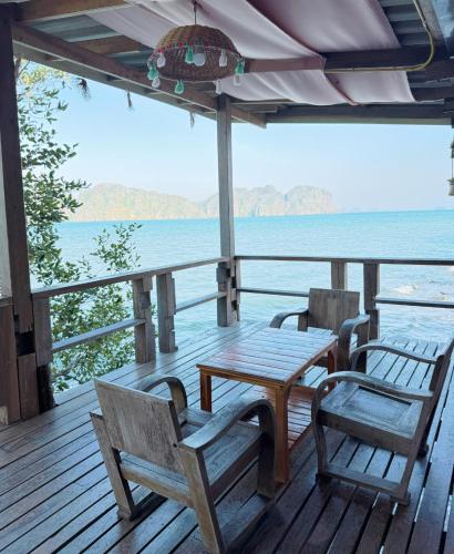 Lan Lay Beach House in Ko Lanta Noi Lan Lay Beach House in Ko Lanta Noi