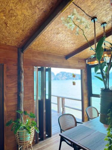Lan Lay Beach House in Ko Lanta Noi Lan Lay Beach House in Ko Lanta Noi