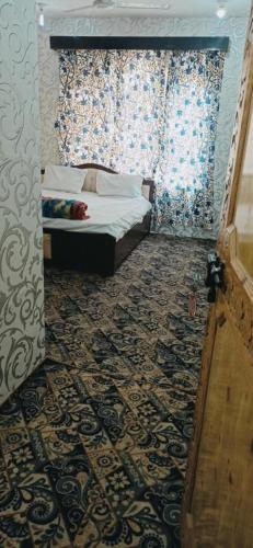 Hotel Kashmir Heaven in Srinagar Hotel Kashmir Heaven in Srinagar