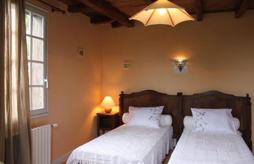 Maison de tuiles au pieds du château de Castelnau (Maison de tuiles au pieds du chateau de Castelnau) in 布雷特努 Maison de tuiles au pieds du château de Castelnau (Maison de tuiles au pieds du chateau de Castelnau) in 布雷特努