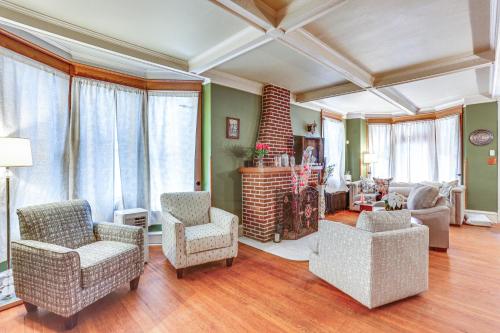 Historic Reading Home with Yard Walk to Attractions in 瑞丁 (PA) Historic Reading Home with Yard Walk to Attractions in 瑞丁 (PA)