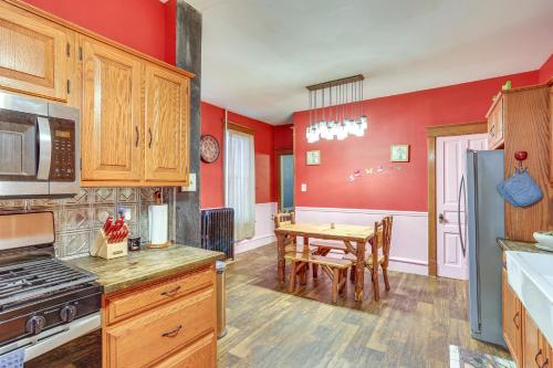 Historic Reading Home with Yard Walk to Attractions in 瑞丁 (PA) Historic Reading Home with Yard Walk to Attractions in 瑞丁 (PA)