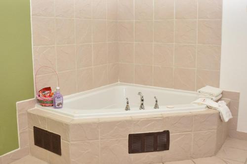 حمام, Super 8 By Wyndham Corydon in Corydon حمام, Super 8 By Wyndham Corydon in Corydon
