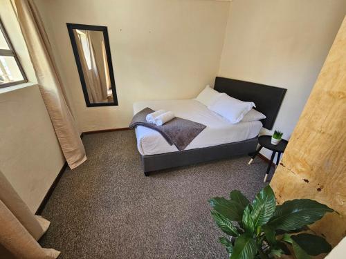 Self catering unit near Airport Beach St George's Park in South End Self catering unit near Airport Beach St George's Park in South End