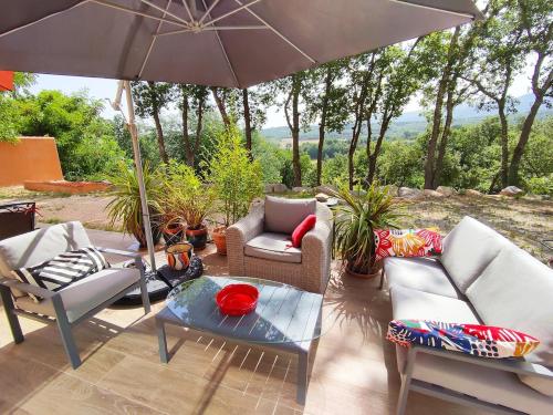 Erkély/terasz, Villa les hirondelles avec piscine chauffée (Villa les hirondelles avec piscine chauffee) in Prades Erkély/terasz, Villa les hirondelles avec piscine chauffée (Villa les hirondelles avec piscine chauffee) in Prades