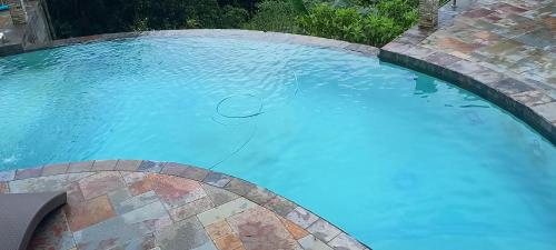 Bassein, Summit View Guest House in Cerro Azul Bassein, Summit View Guest House in Cerro Azul