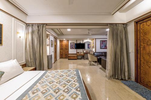 فندق ريجال إنكلاف (Hotel Regal Enclave) in خار فندق ريجال إنكلاف (Hotel Regal Enclave) in خار