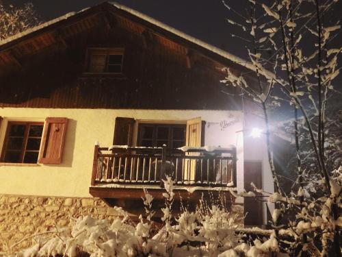 Erkély/terasz, Chalet LE CHEVREUIL Proche La Foux d'Allos in Villars-Colmars Erkély/terasz, Chalet LE CHEVREUIL Proche La Foux d'Allos in Villars-Colmars