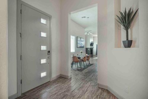 Modern Home w4BR Next to Netflix, Airport, Casino in เซาท์แวลเลย์ Modern Home w4BR Next to Netflix, Airport, Casino in เซาท์แวลเลย์