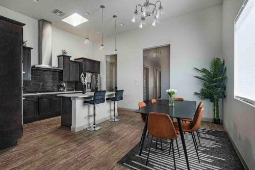 Modern Home w4BR Next to Netflix, Airport, Casino in เซาท์แวลเลย์ Modern Home w4BR Next to Netflix, Airport, Casino in เซาท์แวลเลย์