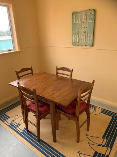 บริการและสิ่งอำนวยความสะดวก, Foxton Beach Bach 5 Star Location 2 Min Walk To Beach New Furnishings BBQ in ฟ็อกซ์ตัน บีช บริการและสิ่งอำนวยความสะดวก, Foxton Beach Bach 5 Star Location 2 Min Walk To Beach New Furnishings BBQ in ฟ็อกซ์ตัน บีช