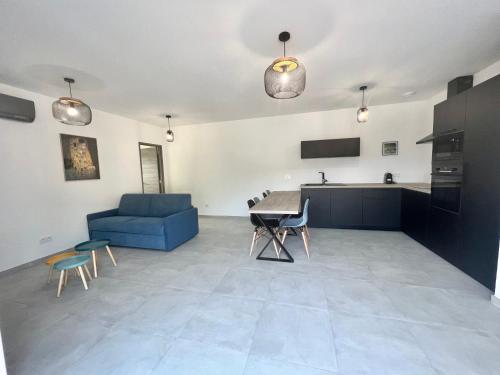 المرافق, E casette in أوليتا المرافق, E casette in أوليتا