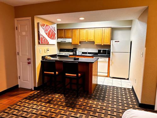 ห้องครัว, Hawthorn Extended Stay by Wyndham Wichita in วิชิตา (KS) ห้องครัว, Hawthorn Extended Stay by Wyndham Wichita in วิชิตา (KS)