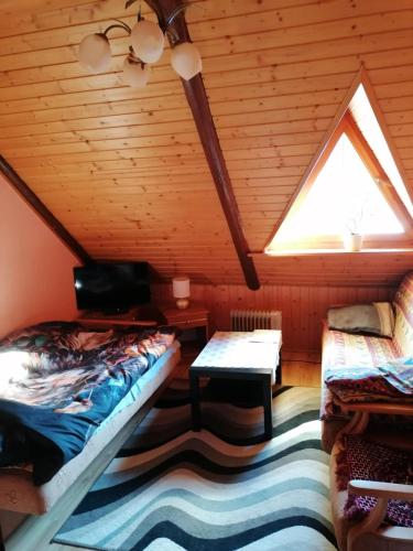 Góralska Czarcia Chata pod Jałowcem (Goralska Czarcia Chata pod Jalowcem) in Stryszawa Góralska Czarcia Chata pod Jałowcem (Goralska Czarcia Chata pod Jalowcem) in Stryszawa