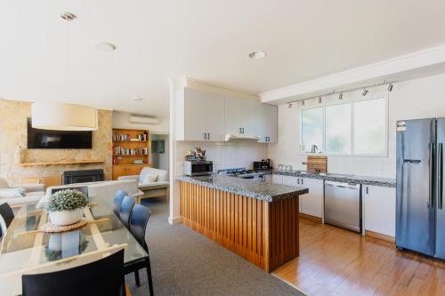 ห้องครัว, โรงแรมยาราแวลลีย์แกรนด์ (Yarra Valley Grand Hotel) in หุบเขายาร์ร่า ห้องครัว, โรงแรมยาราแวลลีย์แกรนด์ (Yarra Valley Grand Hotel) in หุบเขายาร์ร่า
