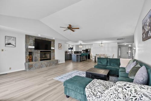Luxury Waterfront Oasis with Private Boat Dock home in Discovery Bay (CA) Luxury Waterfront Oasis with Private Boat Dock home in Discovery Bay (CA)