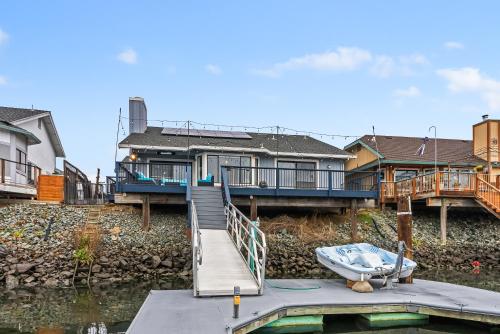 Luxury Waterfront Oasis with Private Boat Dock home in Discovery Bay (CA) Luxury Waterfront Oasis with Private Boat Dock home in Discovery Bay (CA)