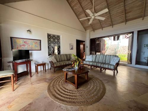 Authentic St, Lucian Experience at Prestigious Villa - Colibri Cottage villa in Суфрієр Authentic St, Lucian Experience at Prestigious Villa - Colibri Cottage villa in Суфрієр