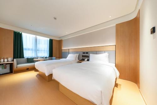 Ji Hotel Shanghai People's Square Fujian Middle Road near Yu Garden (Yuyuan) Ji Hotel Shanghai People's Square Fujian Middle Road near Yu Garden (Yuyuan)