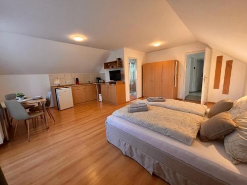 Akácfa B&B (Akacfa B&B) in Zalakaros Akácfa B&B (Akacfa B&B) in Zalakaros