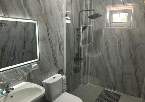 Shower, DELUXE hotel in Chirchik Shower, DELUXE hotel in Chirchik