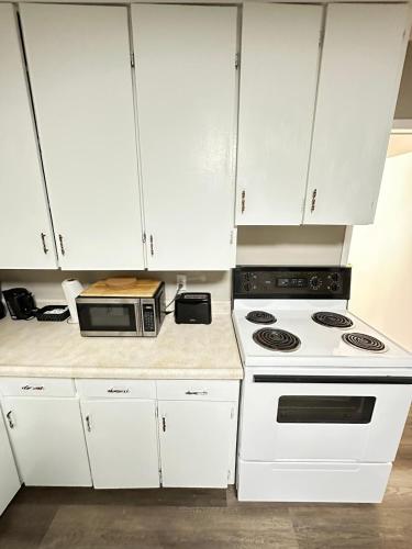 A Quiet and decent 3 bedroom apartment in Kirkland Lake A Quiet and decent 3 bedroom apartment in Kirkland Lake
