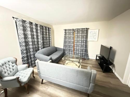 A Quiet and decent 3 bedroom apartment in Kirkland Lake (ON) A Quiet and decent 3 bedroom apartment in Kirkland Lake (ON)
