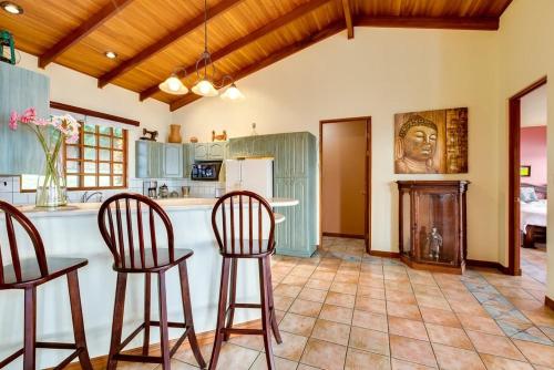Stunning Views from Coffee Country Villa - 25 min to SJO in Itiquis Stunning Views from Coffee Country Villa - 25 min to SJO in Itiquis