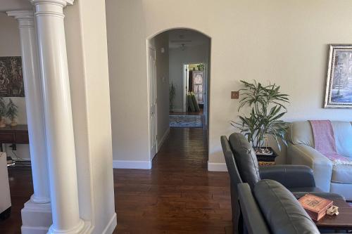 Sun Valley Retreat in คิงซิตี้ (แคลิฟอร์เนีย) Sun Valley Retreat in คิงซิตี้ (แคลิฟอร์เนีย)