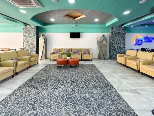 Gorgeous 1BR Beachfront Gem with Water Slides in ปลายา เอนกันโต Gorgeous 1BR Beachfront Gem with Water Slides in ปลายา เอนกันโต