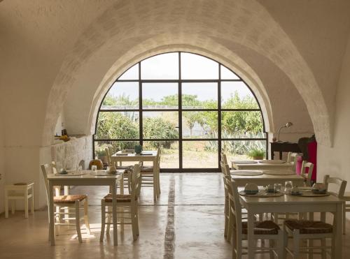 Пъб/Фоайе, Masseria Palombara Grande in Остуни Пъб/Фоайе, Masseria Palombara Grande in Остуни